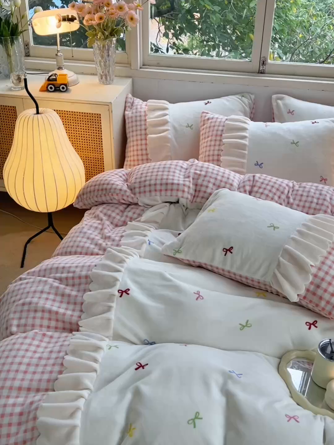 91家纺网 家纺一手货源 找家纺 炫拼家纺 2025新款亲肤舒适韩版高克重牛奶绒花边四件套-奶盐 奶盐-梦里生花