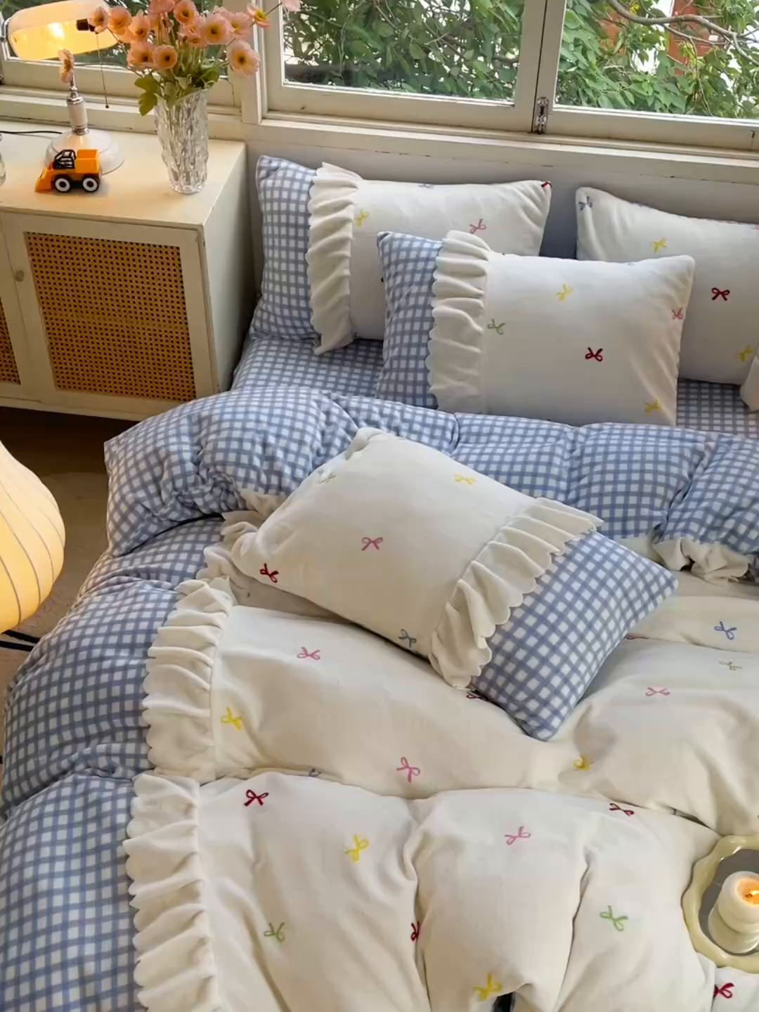 91家纺网 家纺一手货源 找家纺 炫拼家纺 2025新款亲肤舒适韩版高克重牛奶绒花边四件套-奶盐 奶盐-海的心跳