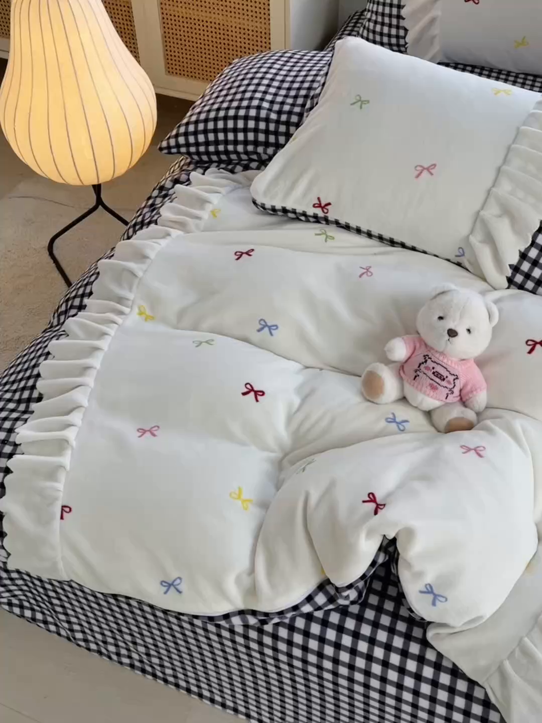 91家纺网 家纺一手货源 找家纺 （总）炫拼家纺 2025新款亲肤舒适韩版高克重牛奶绒花边四件套-奶盐