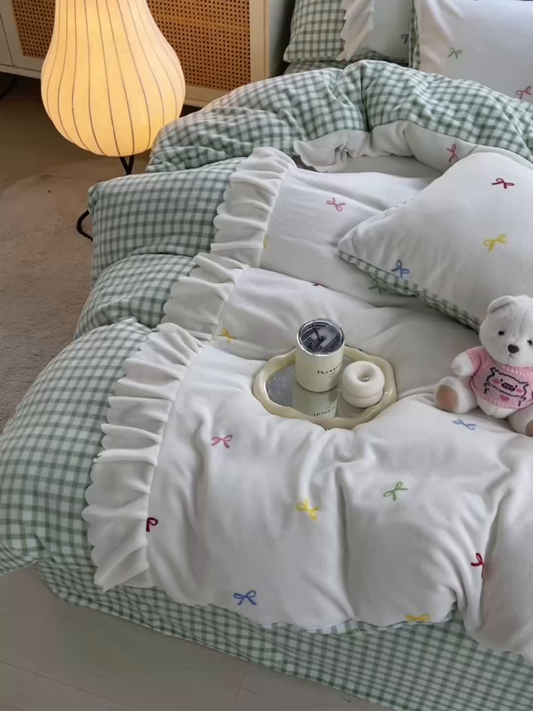 91家纺网 家纺一手货源 找家纺 炫拼家纺 2025新款亲肤舒适韩版高克重牛奶绒花边四件套-奶盐 奶盐-森漫