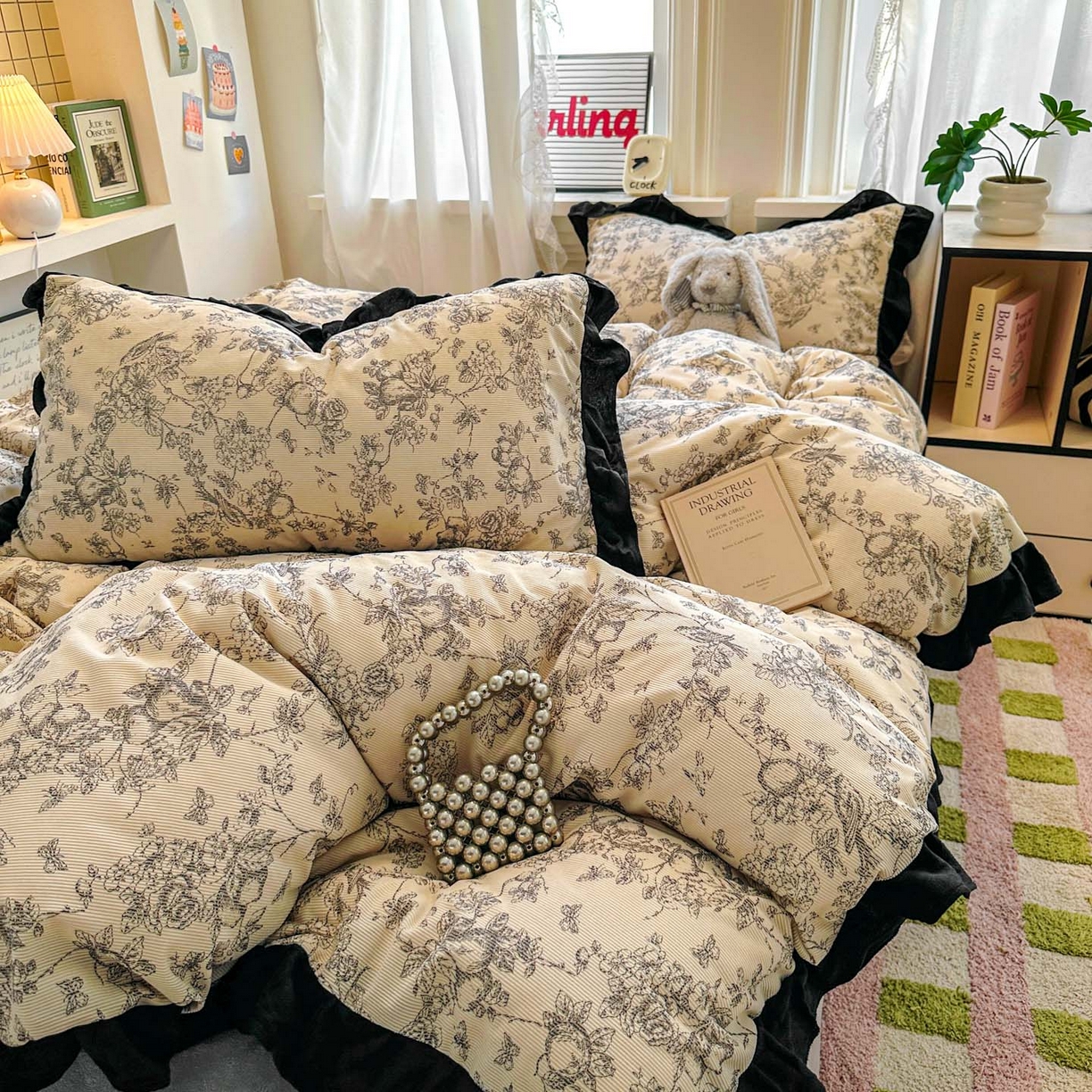 91家纺网 家纺一手货源 找家纺 （总）老K (原美阁） 2025新款轻法式赫本风灯芯绒牛奶绒四件套提花立体韩版花边复古牛奶绒三件套