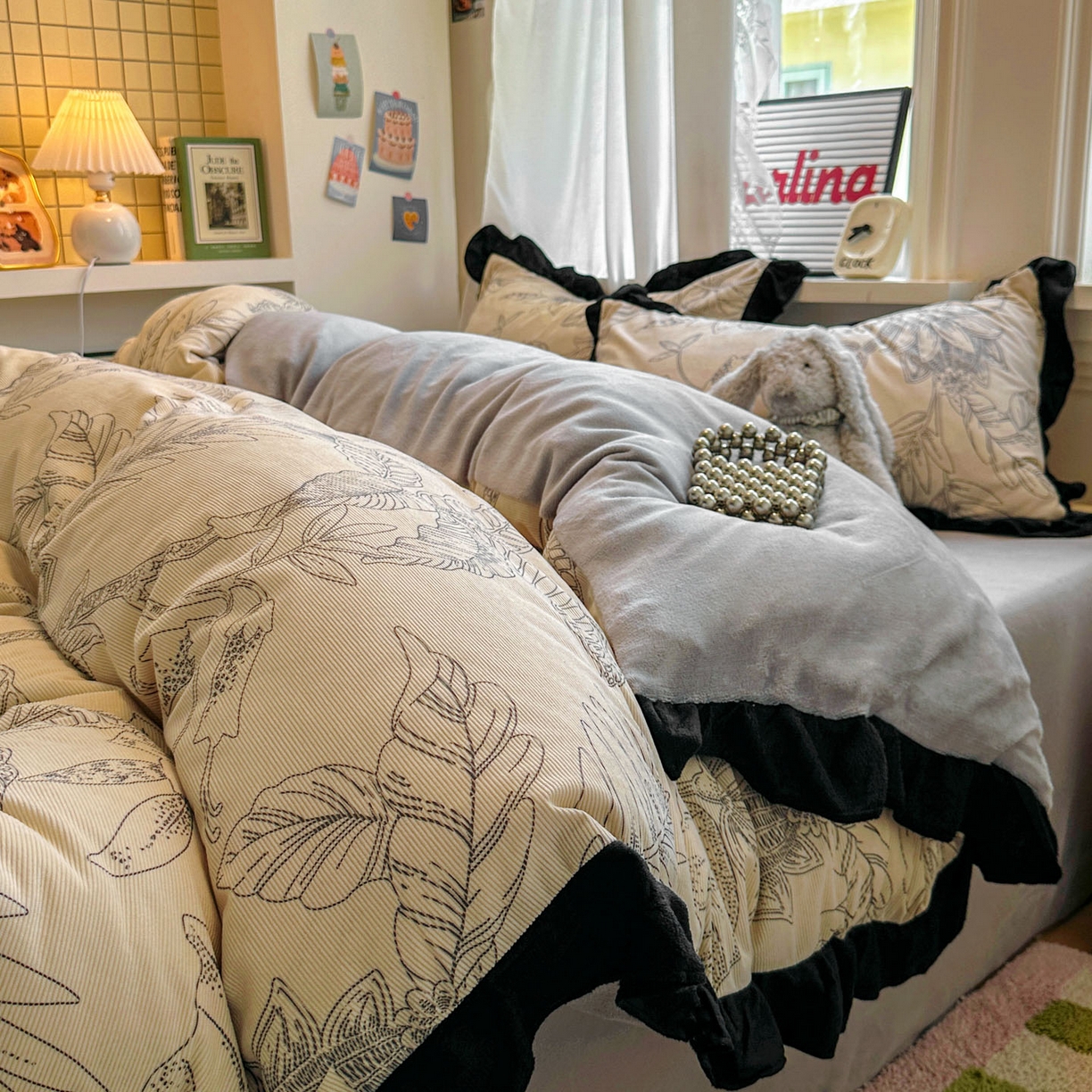 91家纺网 家纺一手货源 找家纺 （总）老K (原美阁） 2025新款轻法式赫本风灯芯绒牛奶绒四件套提花立体韩版花边复古牛奶绒三件套