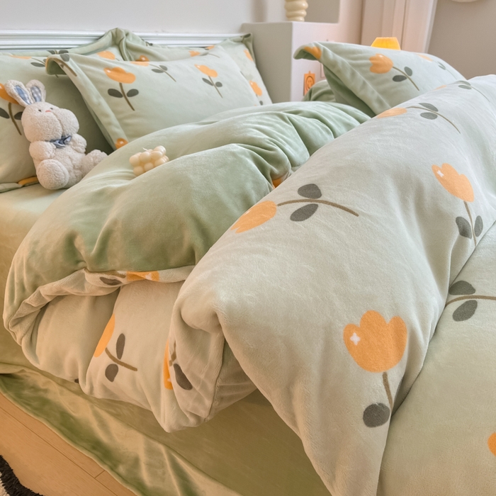 91家纺网 家纺一手货源 找家纺 金盛纺 2025新款高克重牛奶绒印花系列四件套(可定制) 花仙子