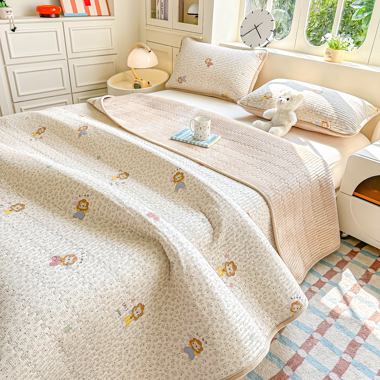 91家纺网 家纺一手货源 找家纺 橘夏家纺 2025新款A全棉B宝宝绒版双面多功能夹棉加厚床盖炕盖三件套学生婴儿床垫盖毯褥子四季通用（含买家秀） 萌萌狮