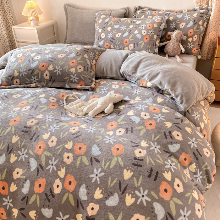 91家纺网 家纺一手货源 找家纺 金盛纺 2025新款高克重牛奶绒印花系列四件套(可定制) 繁花（灰）