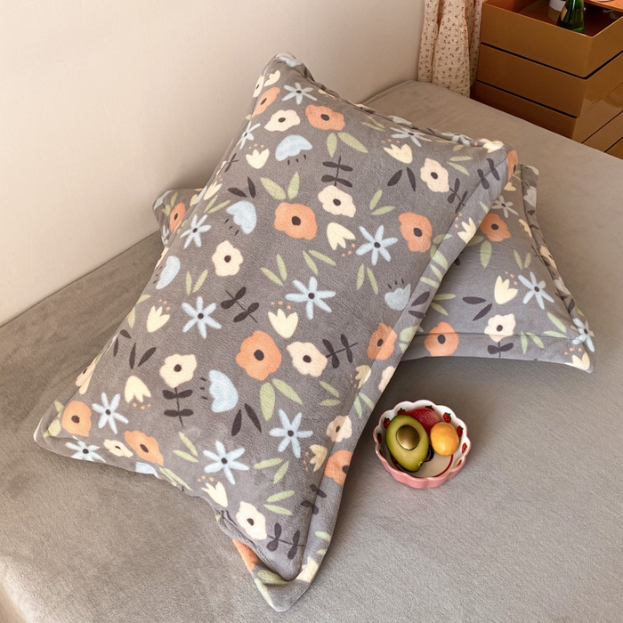 91家纺网 家纺一手货源 找家纺 金盛纺 2025新款高克重牛奶绒印花系列四件套(可定制) 繁花（灰）