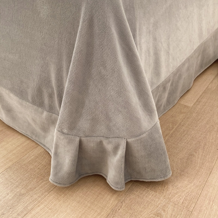 91家纺网 家纺一手货源 找家纺 金盛纺 2025新款高克重牛奶绒印花系列四件套(可定制) 繁花（灰）