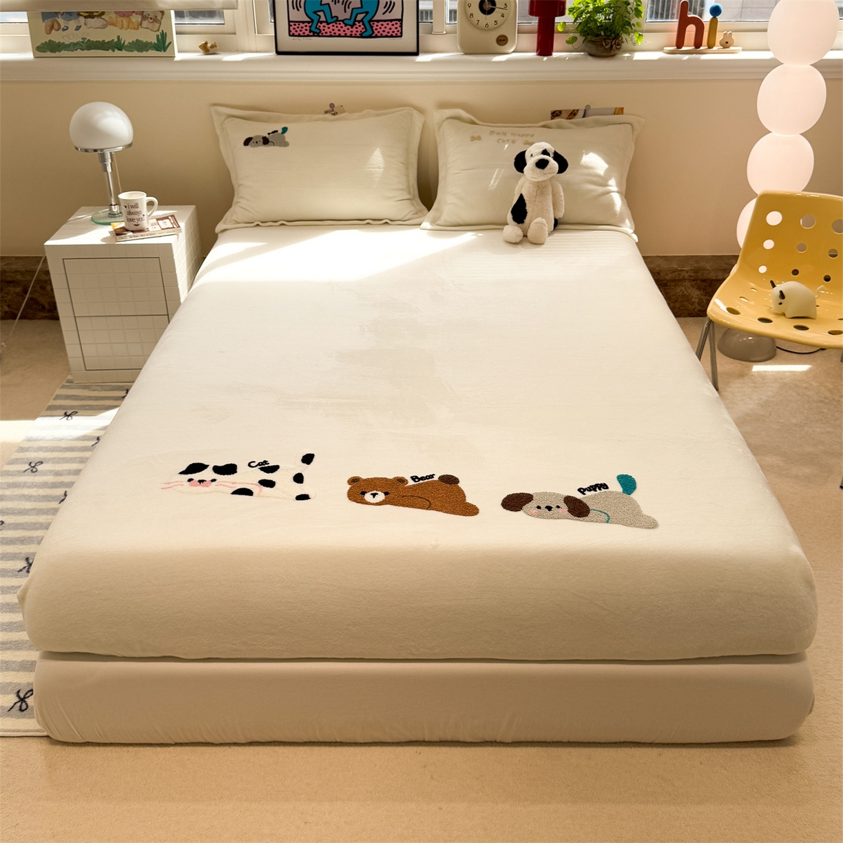 91家纺网 家纺一手货源 找家纺 857家居 2025新款卡通牛奶绒刺绣床笠 蒙趣世界