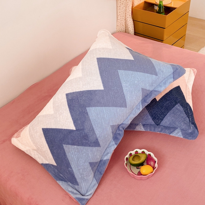 91家纺网 家纺一手货源 找家纺 金盛纺 2025新款高克重牛奶绒印花系列四件套(可定制) 梦境（粉）