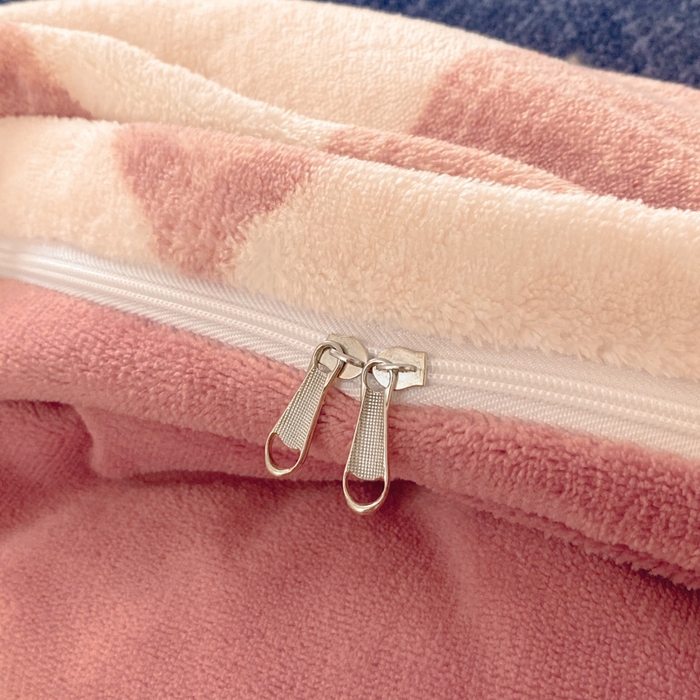 91家纺网 家纺一手货源 找家纺 金盛纺 2025新款高克重牛奶绒印花系列四件套(可定制) 梦境（粉）