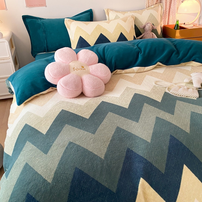 91家纺网 家纺一手货源 找家纺 金盛纺 2025新款高克重牛奶绒印花系列四件套(可定制) 梦境（绿）