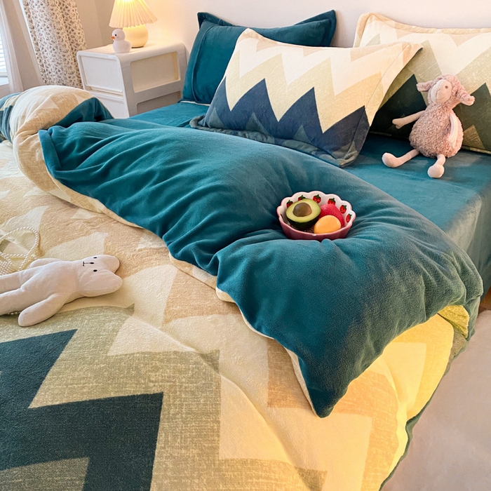 91家纺网 家纺一手货源 找家纺 金盛纺 2025新款高克重牛奶绒印花系列四件套(可定制) 梦境（绿）