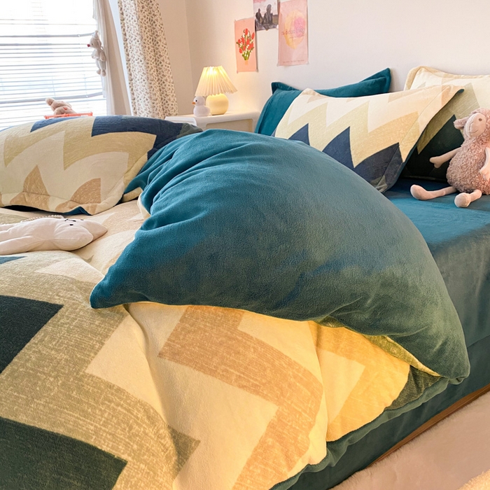 91家纺网 家纺一手货源 找家纺 金盛纺 2025新款高克重牛奶绒印花系列四件套(可定制) 梦境（绿）