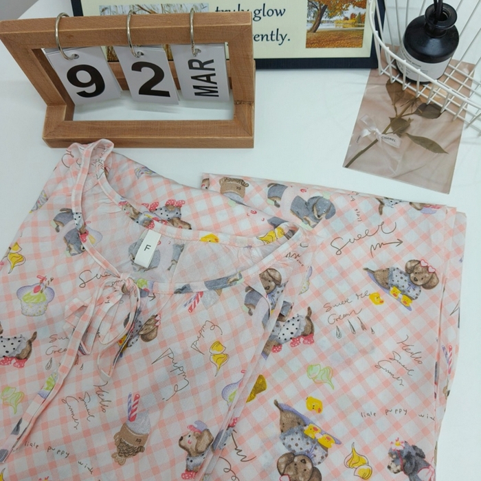 91家纺网 家纺一手货源 找家纺 妍景家居生活馆 2025新款亲肤舒适绵绸套装 格子小狗