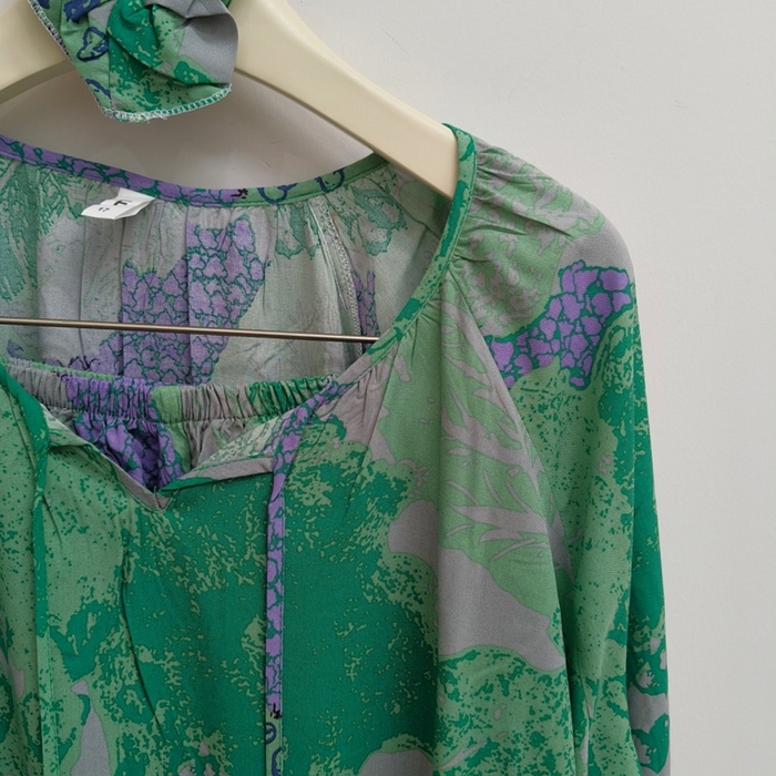 91家纺网 家纺一手货源 找家纺 妍景家居生活馆 2025新款亲肤舒适绵绸套装 树影斑驳深绿