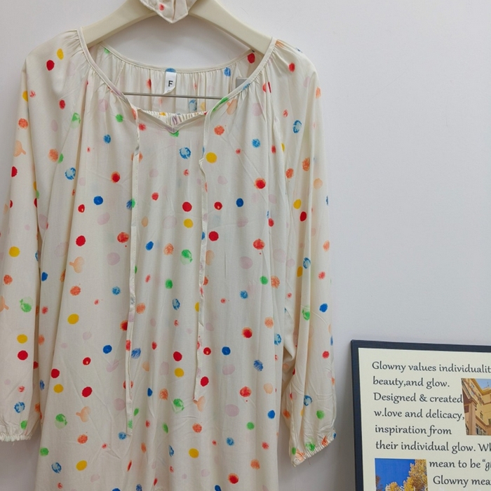 91家纺网 家纺一手货源 找家纺 妍景家居生活馆 2025新款亲肤舒适绵绸套装 小小波点白