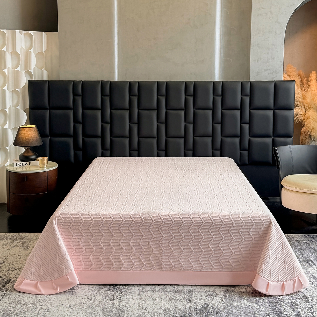 91家纺网 家纺一手货源 找家纺 新方向 2025新款240克全消光A类数码印花牛奶绒四件套床盖款-情怀 情怀-蔷薇粉