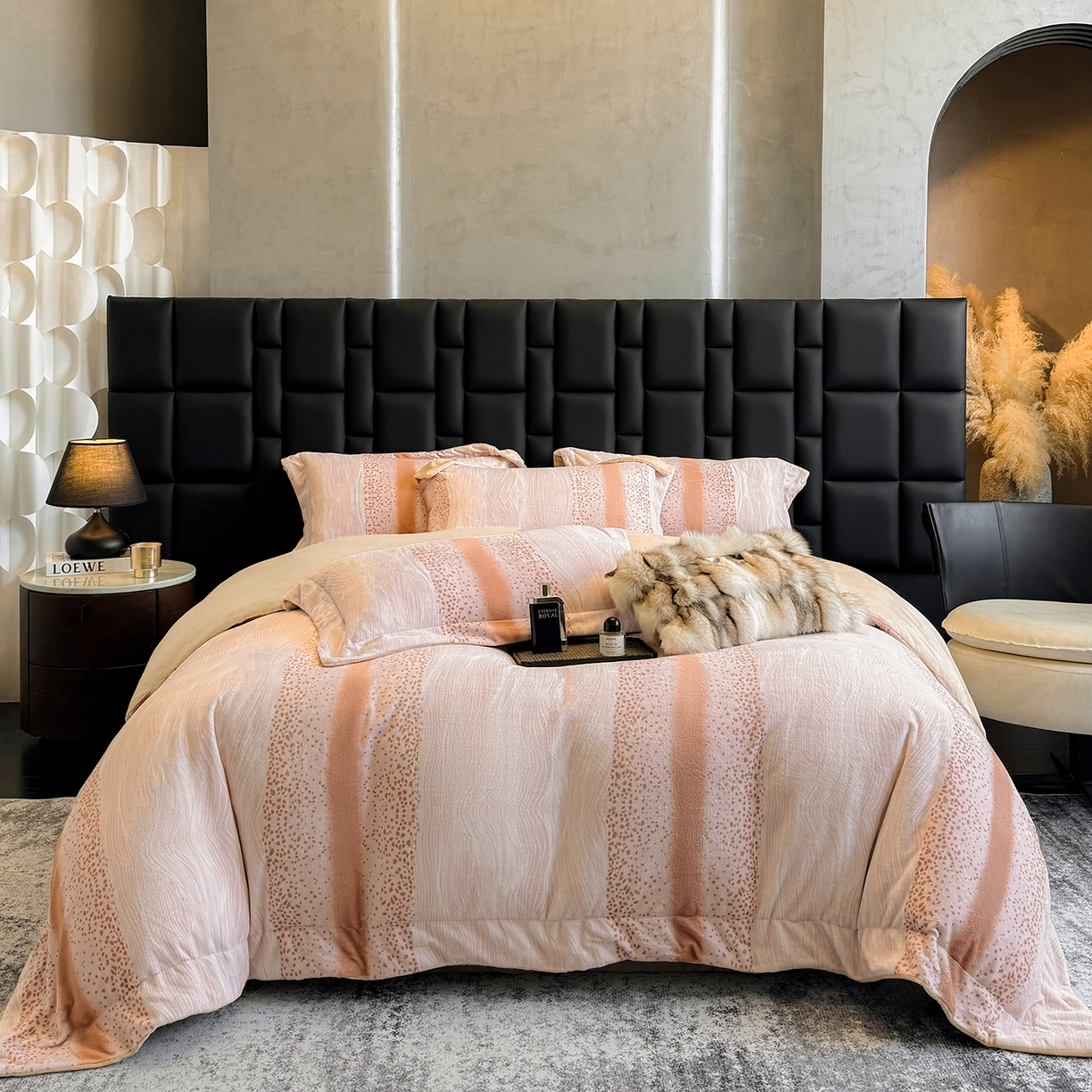 91家纺网 家纺一手货源 找家纺 新方向 2025新款240克全消光A类数码印花牛奶绒四件套床盖款-情怀 情怀-香槟