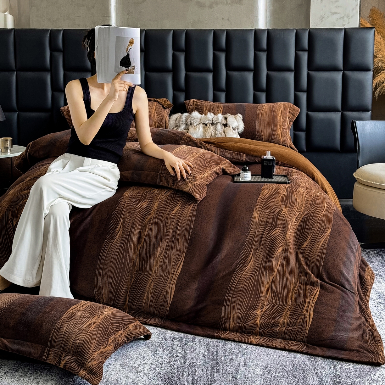 91家纺网 家纺一手货源 找家纺 新方向 2025新款240克全消光A类数码印花牛奶绒四件套床盖款-情怀 情怀-咖啡