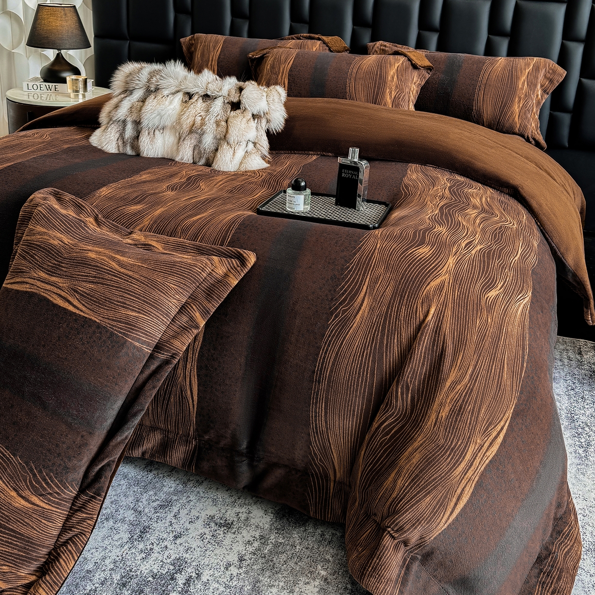 91家纺网 家纺一手货源 找家纺 新方向 2025新款240克全消光A类数码印花牛奶绒四件套床盖款-情怀 情怀-咖啡