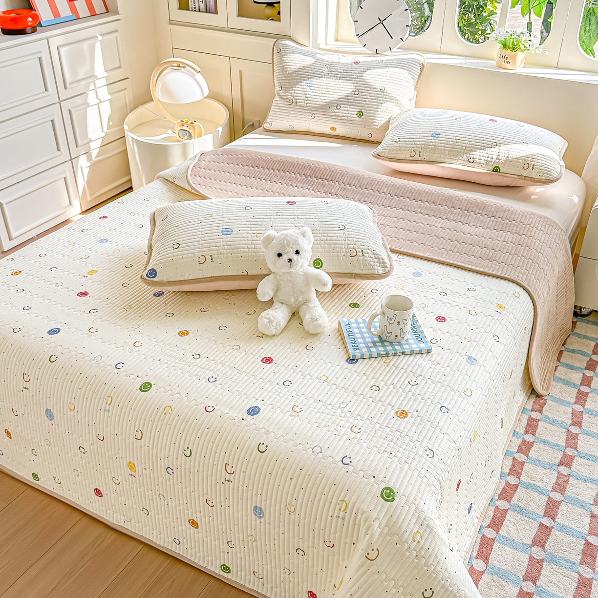 91家纺网 家纺一手货源 找家纺 橘夏家纺 2025新款A全棉B宝宝绒版双面多功能夹棉加厚床盖炕盖三件套学生婴儿床垫盖毯褥子四季通用（含买家秀） 多彩笑脸