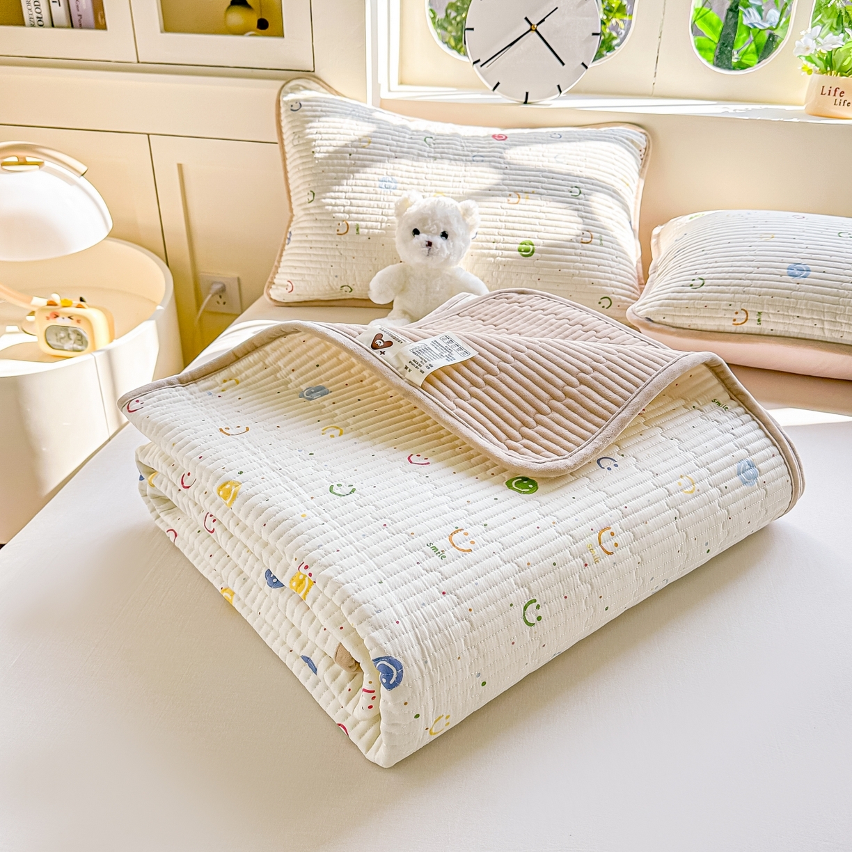 91家纺网 家纺一手货源 找家纺 橘夏家纺 2025新款A全棉B宝宝绒版双面多功能夹棉加厚床盖炕盖三件套学生婴儿床垫盖毯褥子四季通用（含买家秀） 多彩笑脸