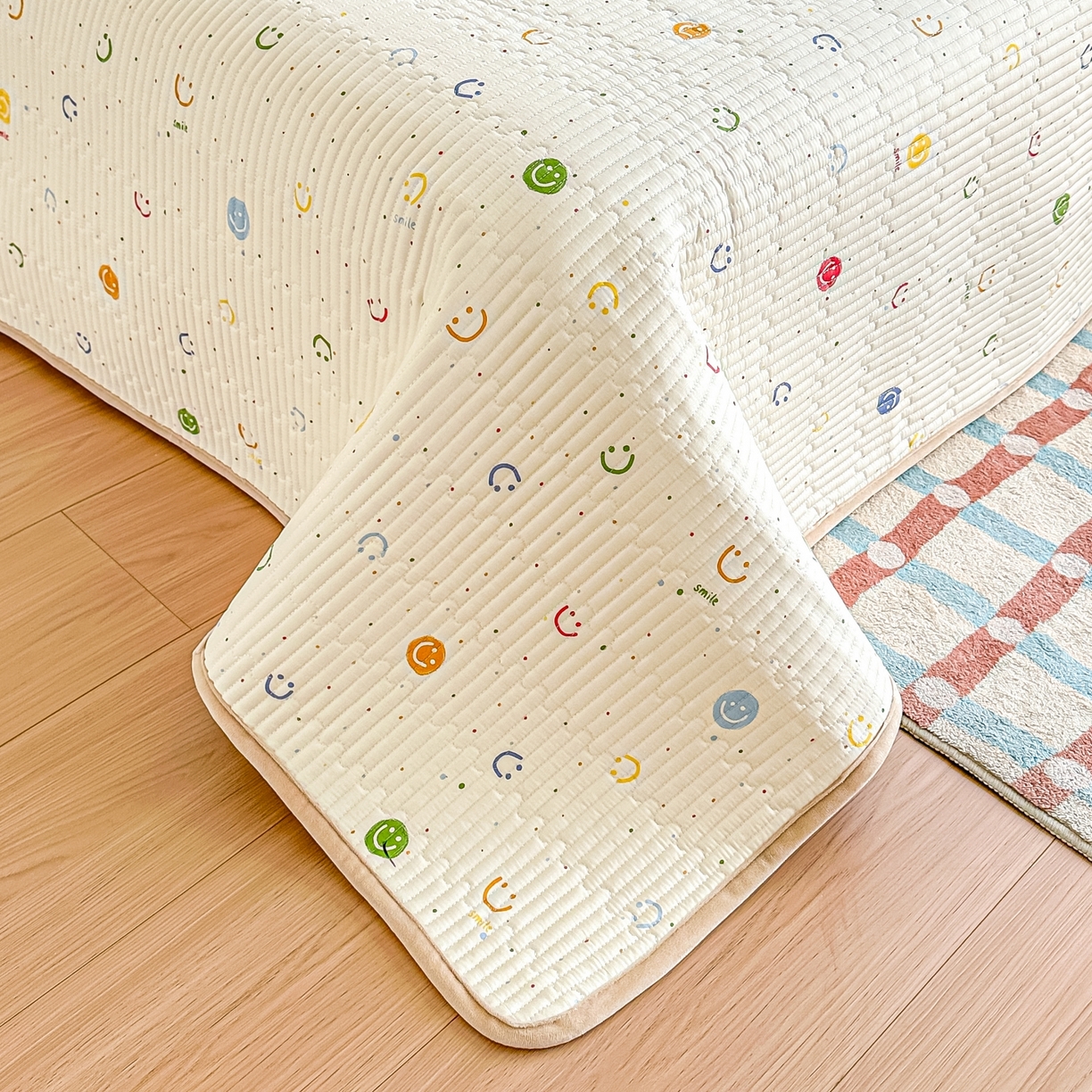 91家纺网 家纺一手货源 找家纺 橘夏家纺 2025新款A全棉B宝宝绒版双面多功能夹棉加厚床盖炕盖三件套学生婴儿床垫盖毯褥子四季通用（含买家秀） 多彩笑脸