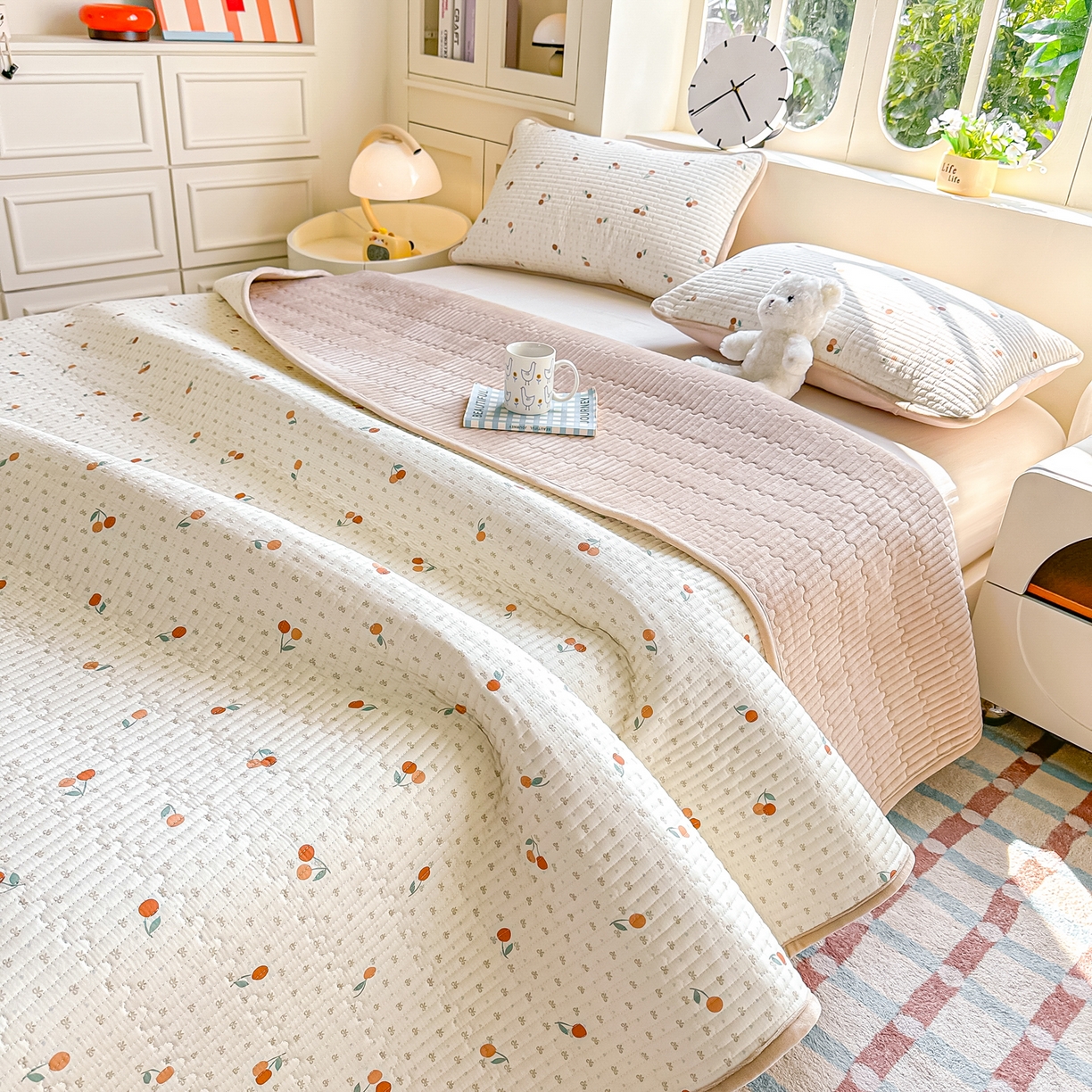 91家纺网 家纺一手货源 找家纺 橘夏家纺 2025新款A全棉B宝宝绒版双面多功能夹棉加厚床盖炕盖三件套学生婴儿床垫盖毯褥子四季通用（含买家秀） 甜心小果