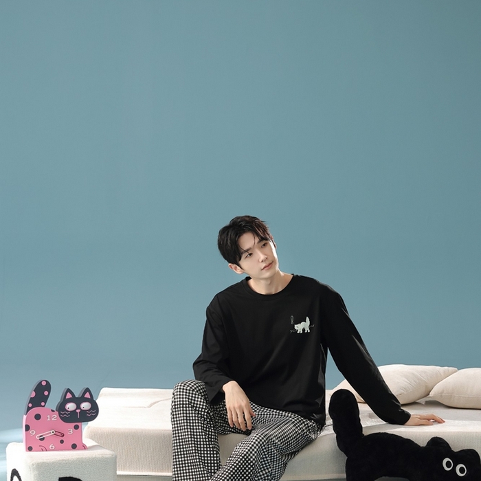 91家纺网 家纺一手货源 找家纺 （总）妍景家居生活馆 2025新款亲肤舒适新疆棉-格子款猫咪圆领套装