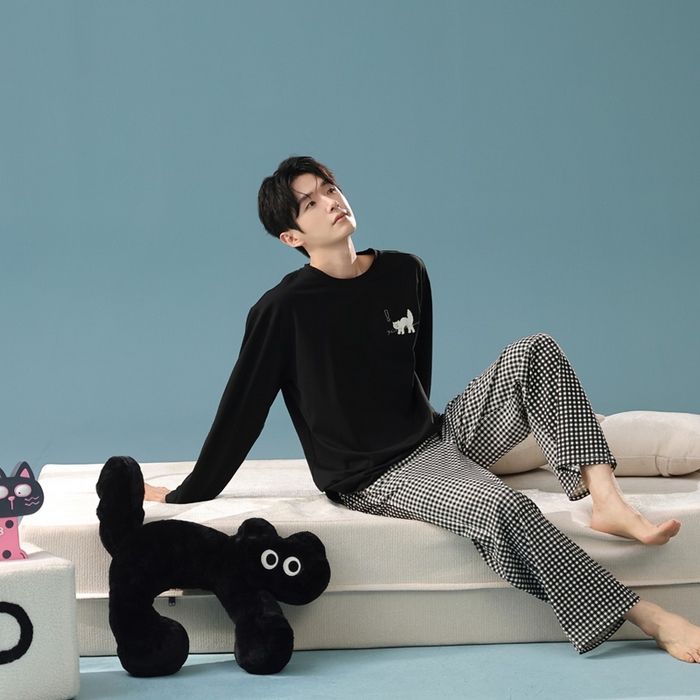 91家纺网 家纺一手货源 找家纺 （总）妍景家居生活馆 2025新款亲肤舒适新疆棉-格子款猫咪圆领套装