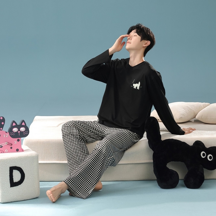 91家纺网 家纺一手货源 找家纺 （总）妍景家居生活馆 2025新款亲肤舒适新疆棉-格子款猫咪圆领套装