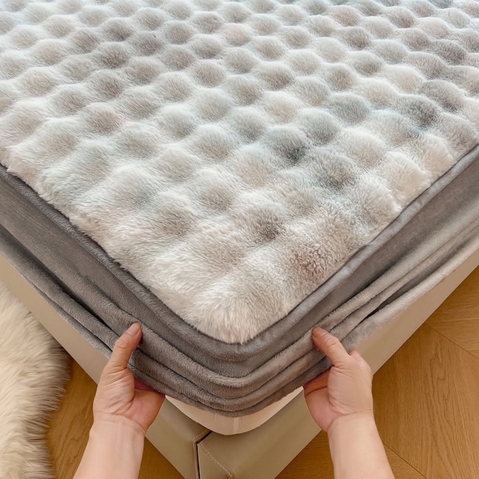 91家纺网 家纺一手货源 找家纺 梦舒羽 2025新款兔毛绒水晶绒床垫保护套牛奶绒床垫套单品床笠单件床笠 兔毛绒泡泡-梦幻浅灰