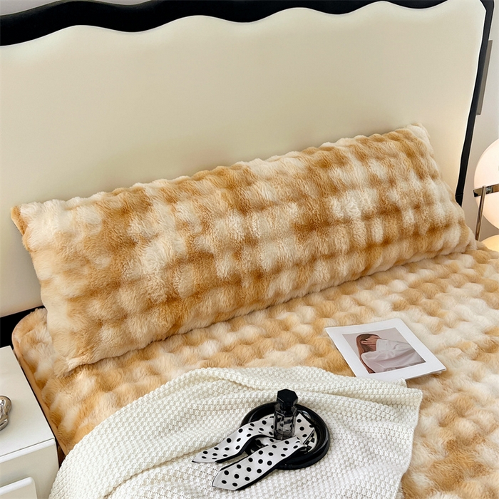 91家纺网 家纺一手货源 找家纺 梦舒羽 2025新款兔毛绒双人枕套牛奶绒加长情侣枕芯套雪花绒枕头套 兔毛绒泡泡-梦幻奶咖