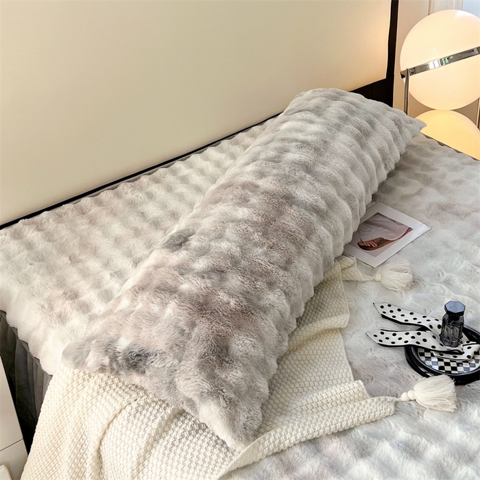 91家纺网 家纺一手货源 找家纺 梦舒羽 2025新款兔毛绒双人枕套牛奶绒加长情侣枕芯套雪花绒枕头套 兔毛绒泡泡-梦幻浅灰