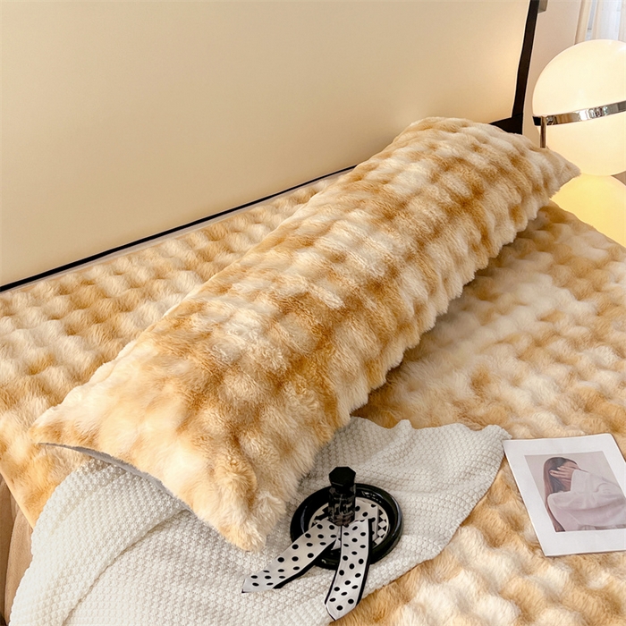 91家纺网 家纺一手货源 找家纺 梦舒羽 2025新款兔毛绒双人枕套牛奶绒加长情侣枕芯套雪花绒枕头套 兔毛绒泡泡-梦幻奶咖