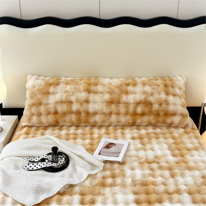 91家纺网 家纺一手货源 找家纺 梦舒羽 2025新款兔毛绒双人枕套牛奶绒加长情侣枕芯套雪花绒枕头套 兔毛绒泡泡-梦幻奶咖