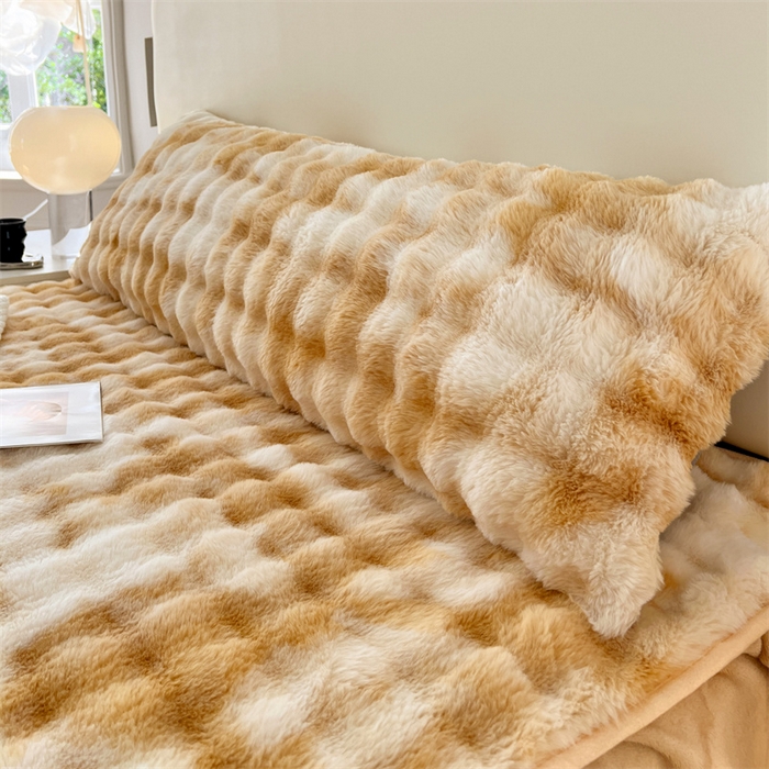 91家纺网 家纺一手货源 找家纺 梦舒羽 2025新款兔毛绒双人枕套牛奶绒加长情侣枕芯套雪花绒枕头套 兔毛绒泡泡-梦幻奶咖