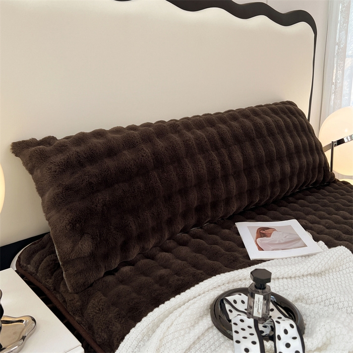 91家纺网 家纺一手货源 找家纺 梦舒羽 2025新款兔毛绒双人枕套牛奶绒加长情侣枕芯套雪花绒枕头套 兔毛绒泡泡-咖啡色