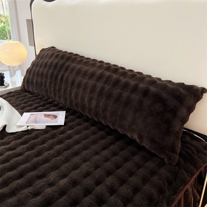 91家纺网 家纺一手货源 找家纺 梦舒羽 2025新款兔毛绒双人枕套牛奶绒加长情侣枕芯套雪花绒枕头套 兔毛绒泡泡-咖啡色