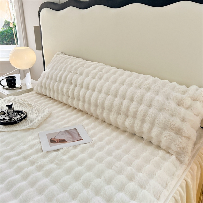 91家纺网 家纺一手货源 找家纺 梦舒羽 2025新款兔毛绒双人枕套牛奶绒加长情侣枕芯套雪花绒枕头套 兔毛绒泡泡-晨曦白