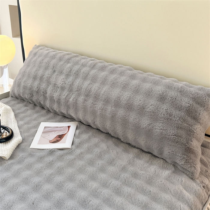 91家纺网 家纺一手货源 找家纺 梦舒羽 2025新款兔毛绒双人枕套牛奶绒加长情侣枕芯套雪花绒枕头套 兔毛绒泡泡-烟雨灰