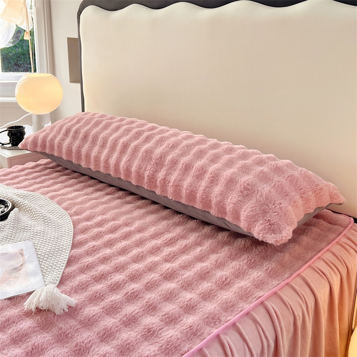 91家纺网 家纺一手货源 找家纺 梦舒羽 2025新款兔毛绒双人枕套牛奶绒加长情侣枕芯套雪花绒枕头套 兔毛绒泡泡-云梦粉