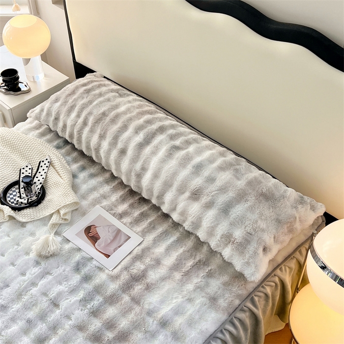 91家纺网 家纺一手货源 找家纺 梦舒羽 2025新款兔毛绒双人枕套牛奶绒加长情侣枕芯套雪花绒枕头套 兔毛绒泡泡-梦幻浅灰