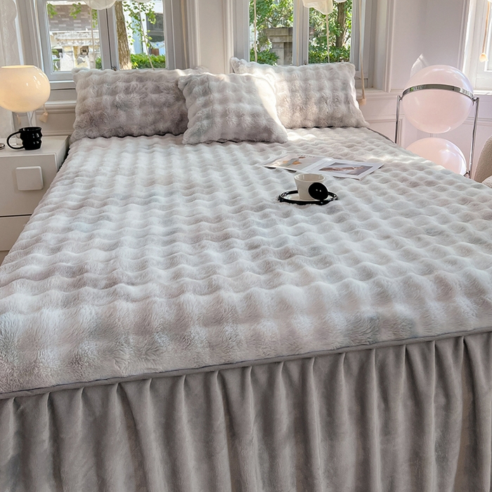 91家纺网 家纺一手货源 找家纺 梦舒羽 2025新款兔毛绒水晶绒床垫保护罩牛奶绒床垫床单罩单件床裙单品床裙 兔毛绒泡泡-梦幻浅灰