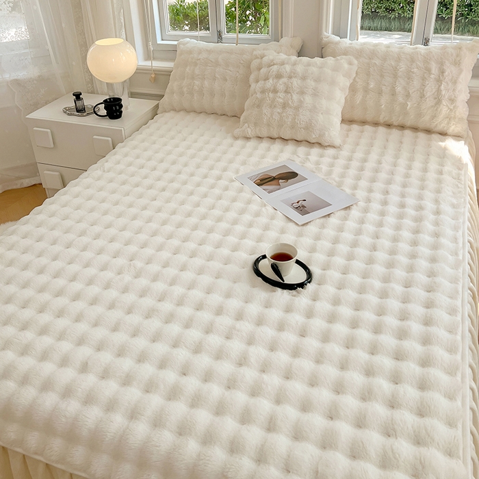 91家纺网 家纺一手货源 找家纺 梦舒羽 2025新款兔毛绒水晶绒床垫保护罩牛奶绒床垫床单罩单件床裙单品床裙 兔毛绒泡泡-晨曦白