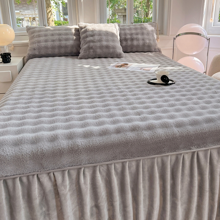 91家纺网 家纺一手货源 找家纺 梦舒羽 2025新款兔毛绒水晶绒床垫保护罩牛奶绒床垫床单罩单件床裙单品床裙 兔毛绒泡泡-烟雨灰