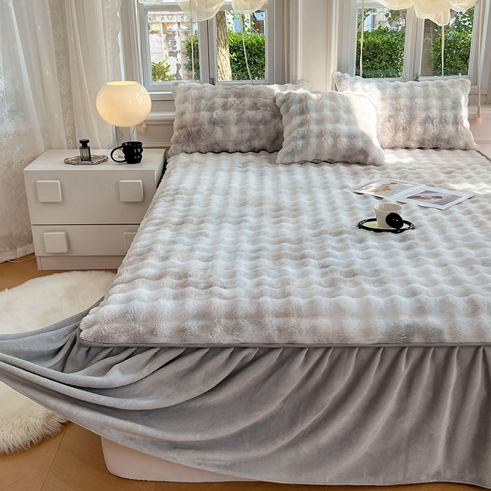 91家纺网 家纺一手货源 找家纺 梦舒羽 2025新款兔毛绒水晶绒床垫保护罩牛奶绒床垫床单罩单件床裙单品床裙 兔毛绒泡泡-梦幻浅灰