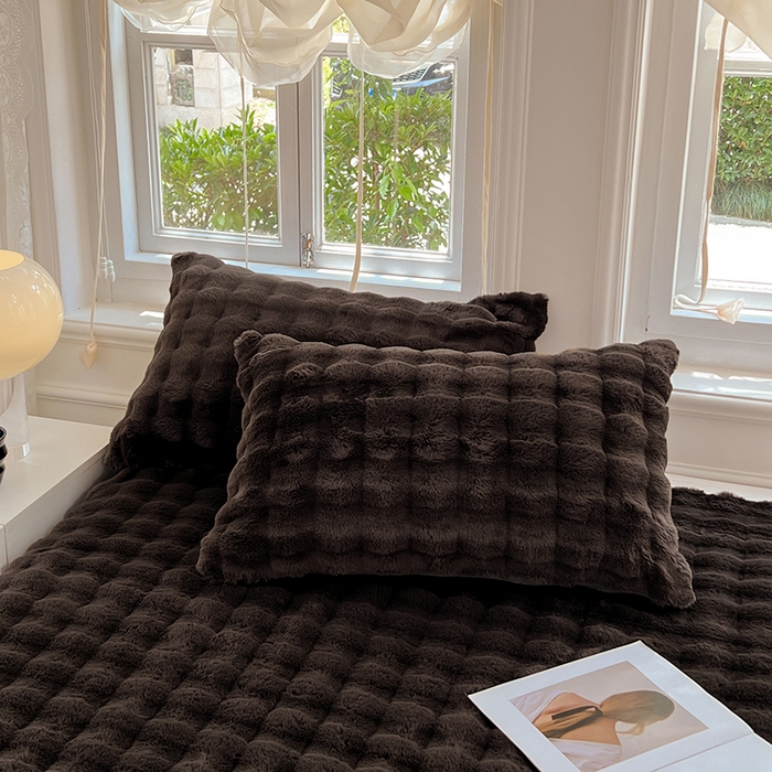 91家纺网 家纺一手货源 找家纺 梦舒羽 2025新款兔毛绒水晶绒床垫保护罩牛奶绒床垫床单罩单件床裙单品床裙 兔毛绒泡泡-咖啡色