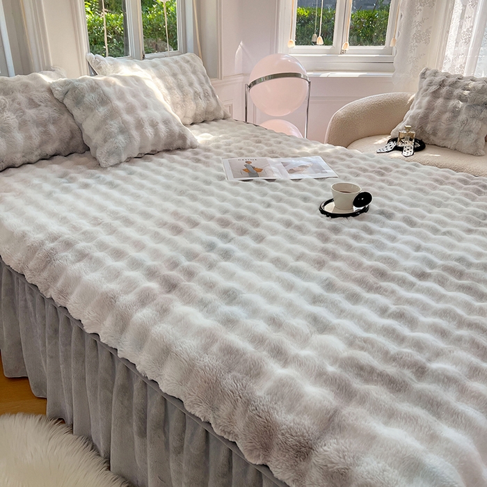 91家纺网 家纺一手货源 找家纺 梦舒羽 2025新款兔毛绒水晶绒床垫保护罩牛奶绒床垫床单罩单件床裙单品床裙 兔毛绒泡泡-梦幻浅灰