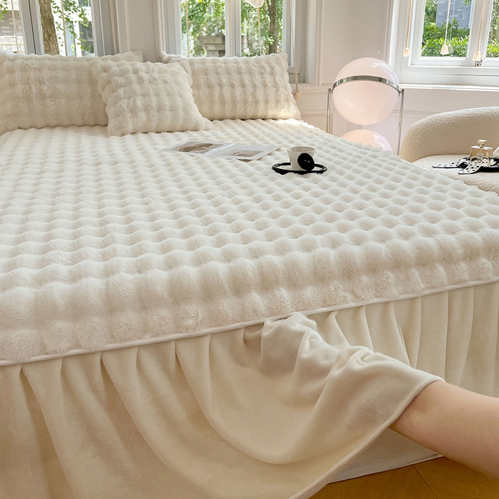 91家纺网 家纺一手货源 找家纺 梦舒羽 2025新款兔毛绒水晶绒床垫保护罩牛奶绒床垫床单罩单件床裙单品床裙 兔毛绒泡泡-晨曦白